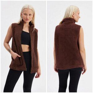 💕GIRLFRIEND COLLECTIVE💕 Recycled Fleece Vest ~ Raisin Brown Medium M NWT